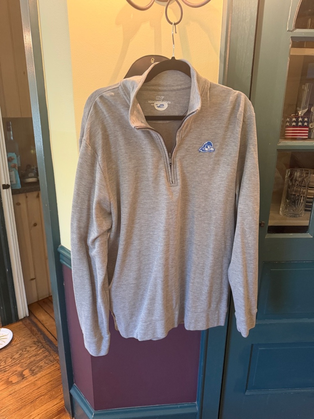 Vineyard Vines Men’s Light Gray Half-Zip Pullover with University of Delaware